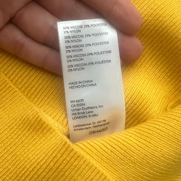 Maeve by Anthropologie Knit Floral Cherry Pattern Crop Top Size XS Yellow White - Picture 13 of 13